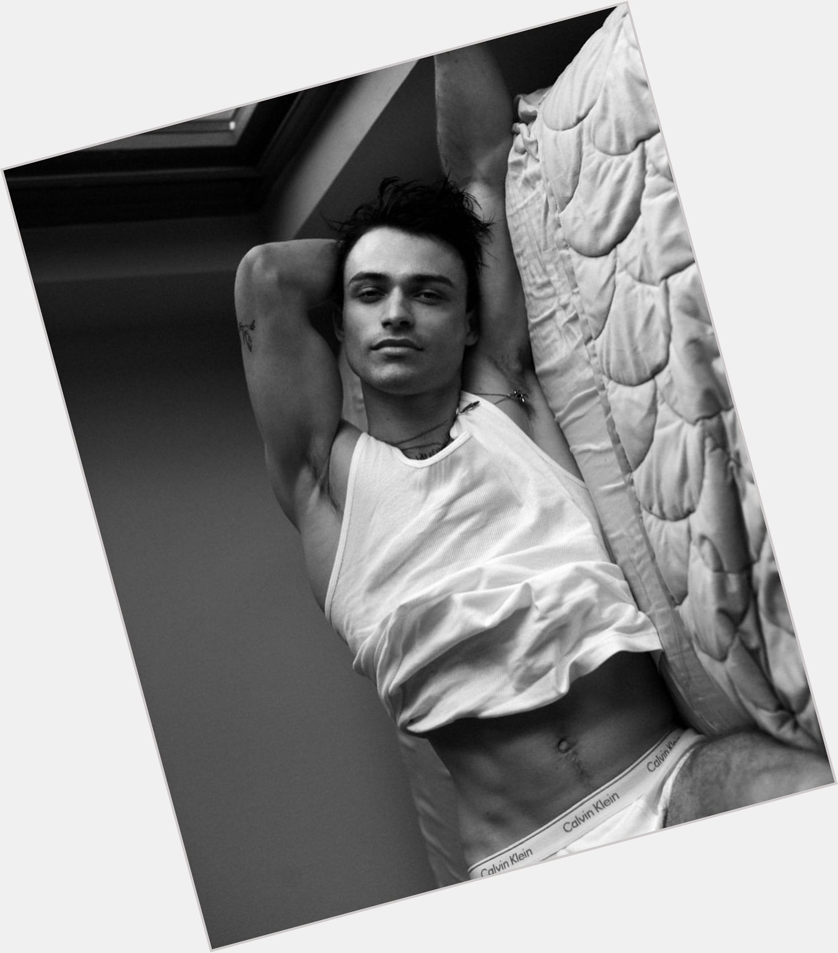 Tomas Dew hot 3