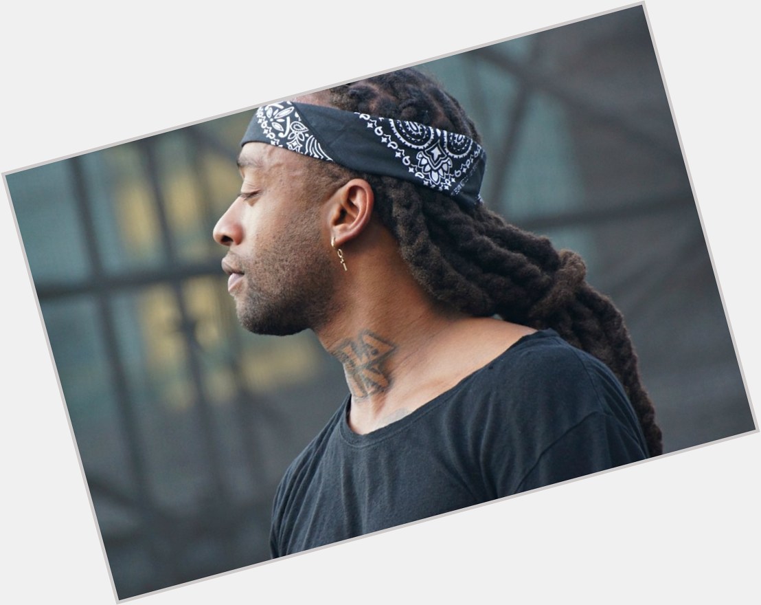 Ty Dolla Sign Average body,  black hair & hairstyles