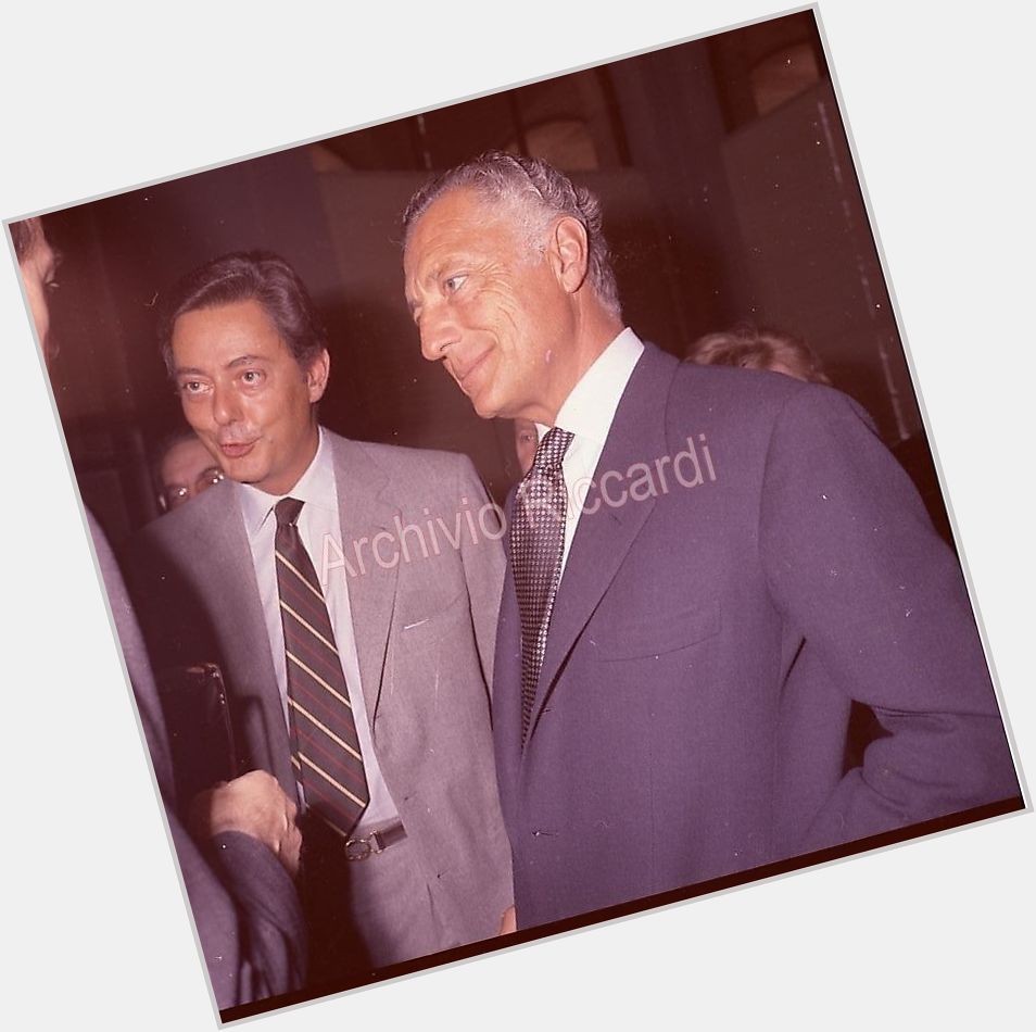 Umberto Agnelli Slim body,  light brown hair & hairstyles