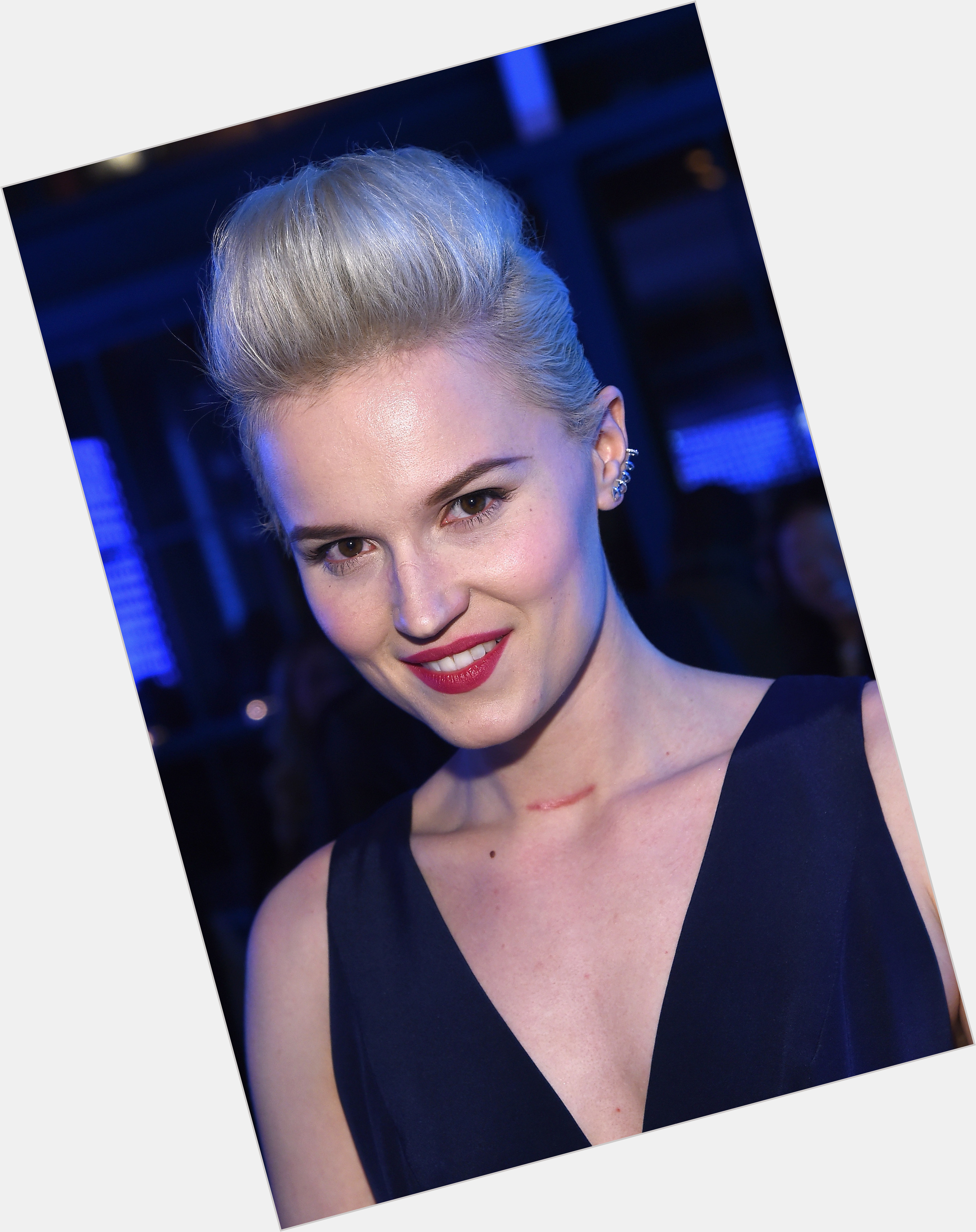 Veronica Roth hairstyle 4
