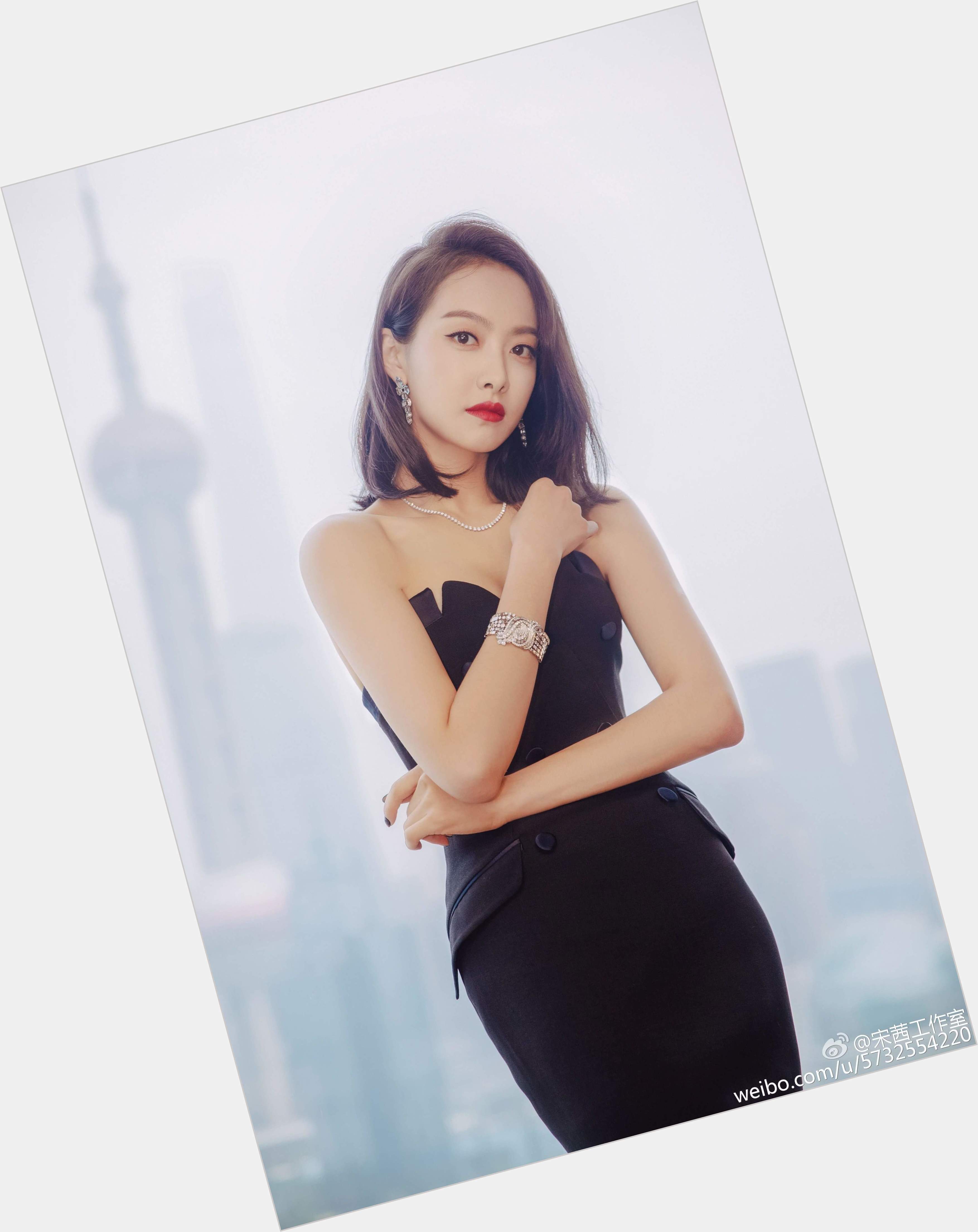 Victoria Song Slim body,  dyed black hair & hairstyles