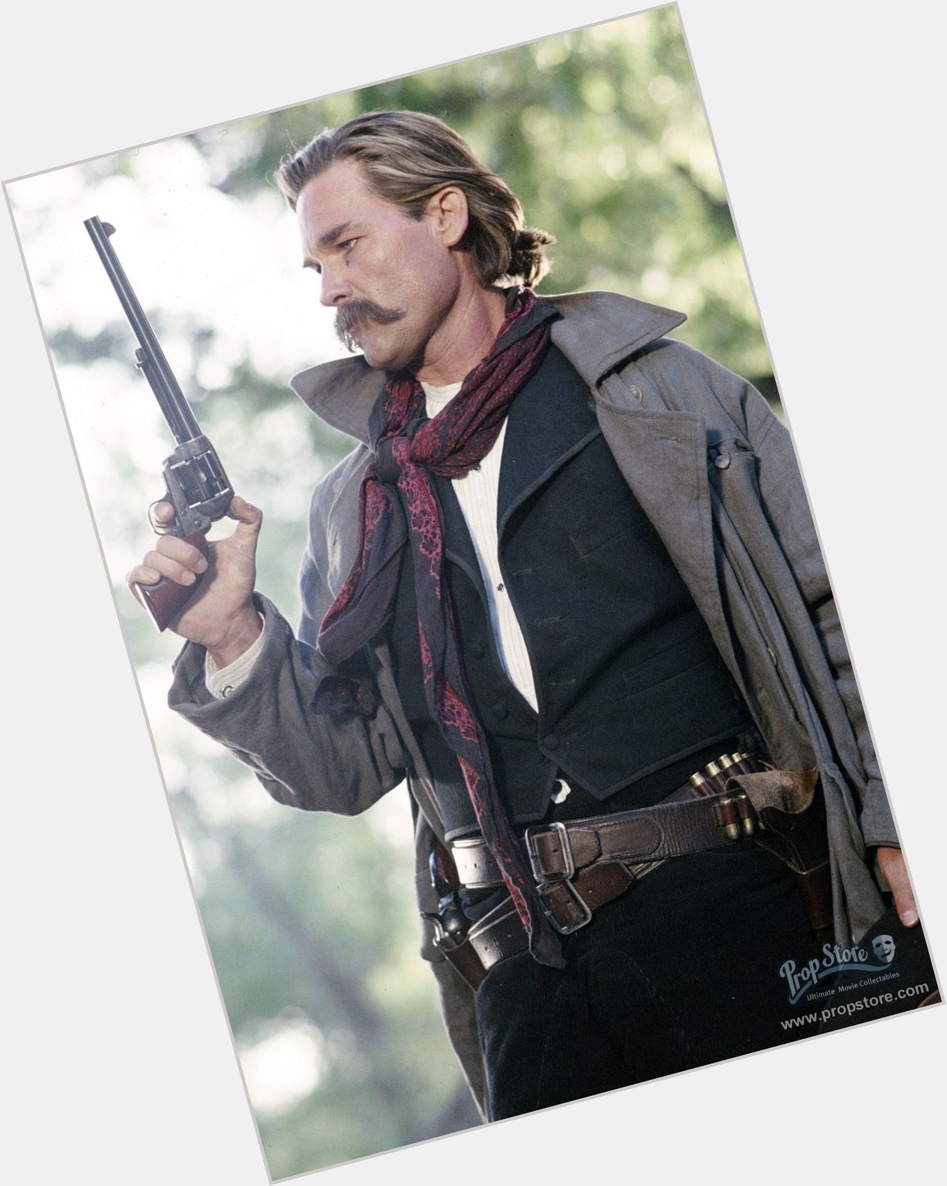 Wyatt Earp Average body,  dark brown hair & hairstyles