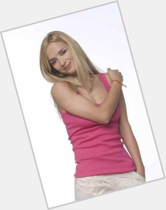 Yeorgia Georgoni Slim body,  dyed blonde hair & hairstyles