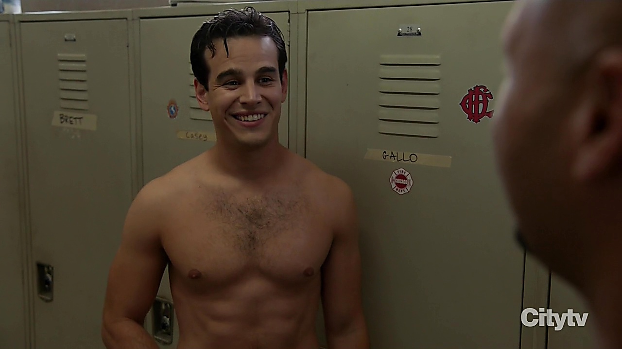 Alberto Rosende sexy shirtless scene December 22, 2019, 2pm