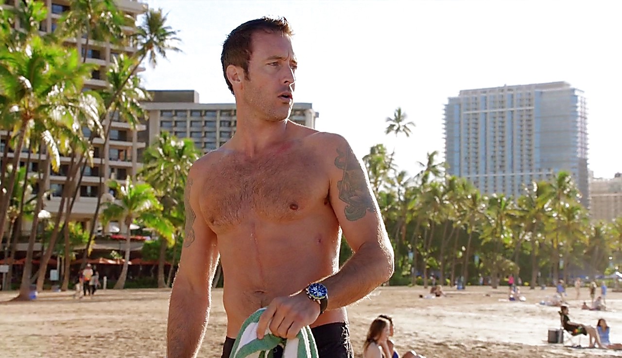 Alex O Loughlin sexy shirtless scene February 13, 2017, 1pm