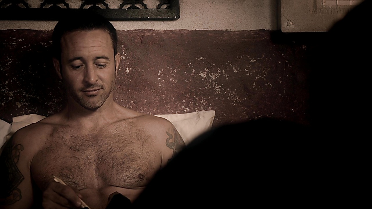 Alex O Loughlin sexy shirtless scene January 12, 2019, 10am