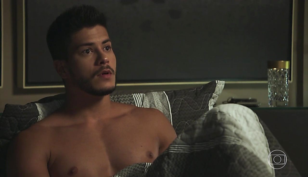 Arthur Aguiar sexy shirtless scene January 11, 2018, 1pm