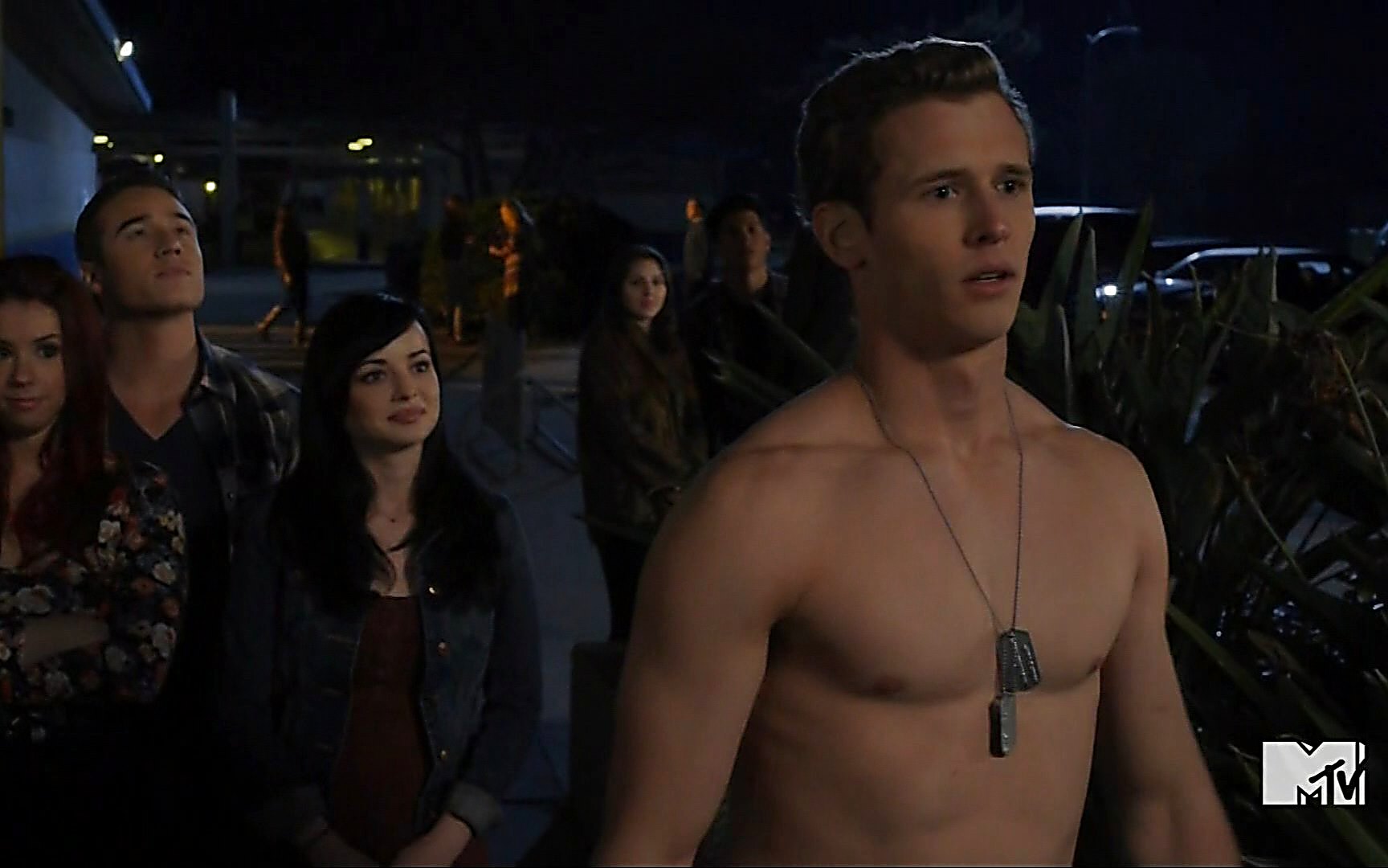 Beau Mirchoff sexy shirtless scene October 17, 2015, 9pm