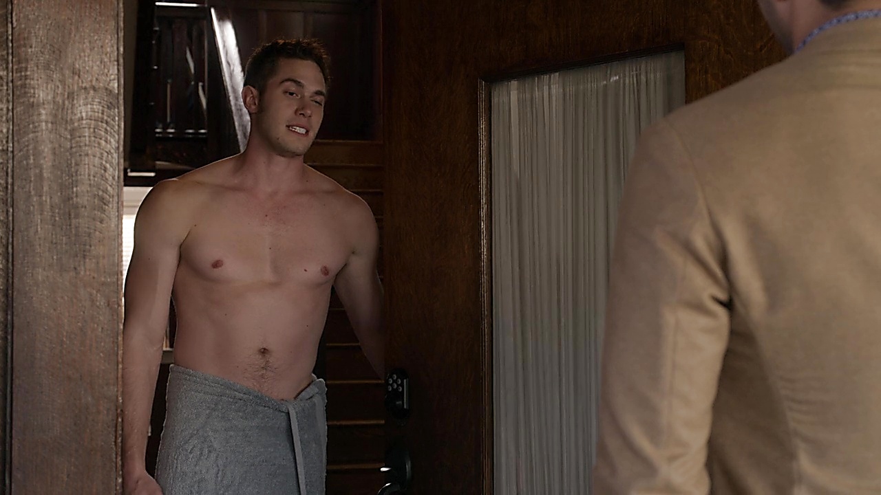 Blake Jenner sexy shirtless scene May 24, 2019, 1pm