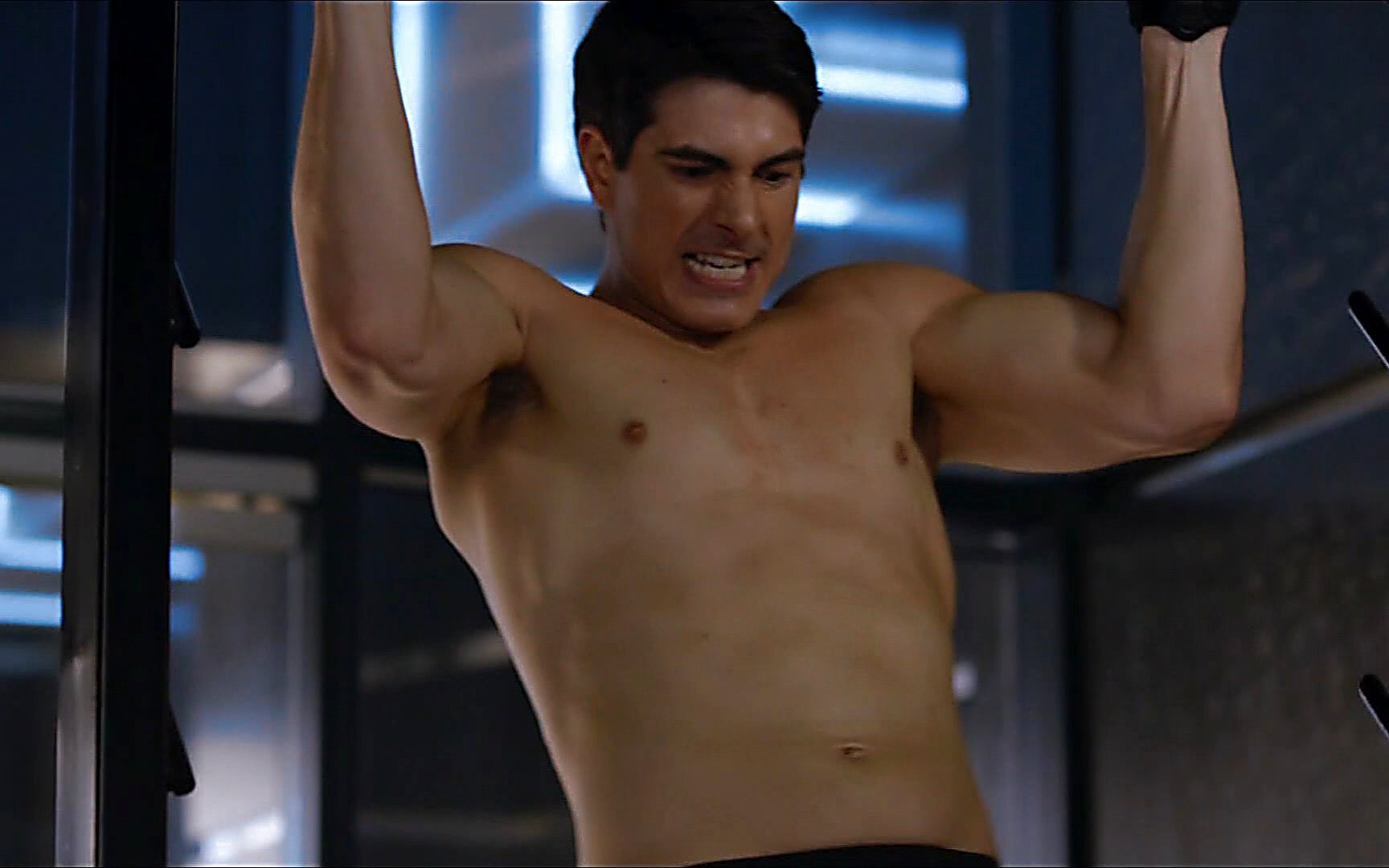 Stephen Amell sexy shirtless scene January 3, 2015, 2pm