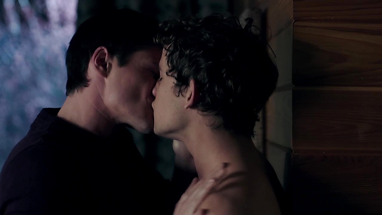 Chris Mason sexy shirtless scene March 21, 2019, 4pm