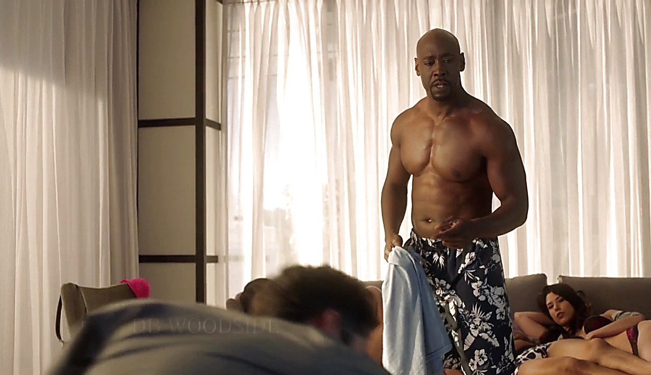 D B Woodside sexy shirtless scene January 2, 2018, 1pm