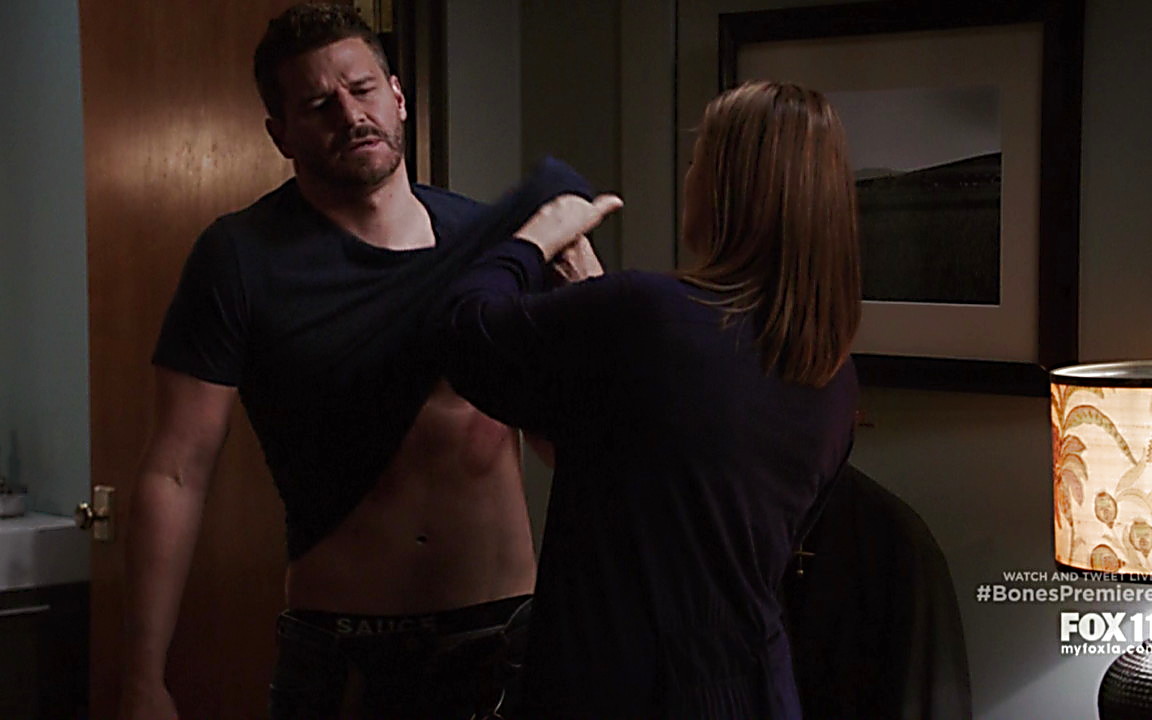 David Boreanaz sexy shirtless scene September 27, 2014, 12am