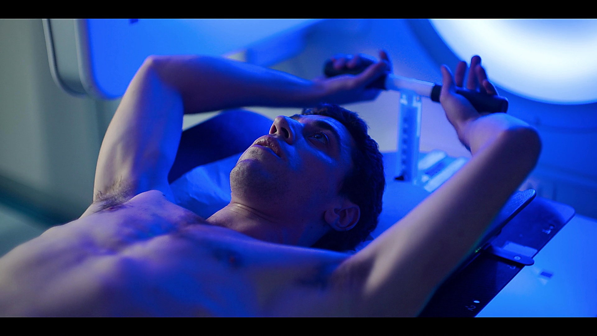 Eduardo Scarpetta sexy shirtless scene March 1, 2025, 12pm