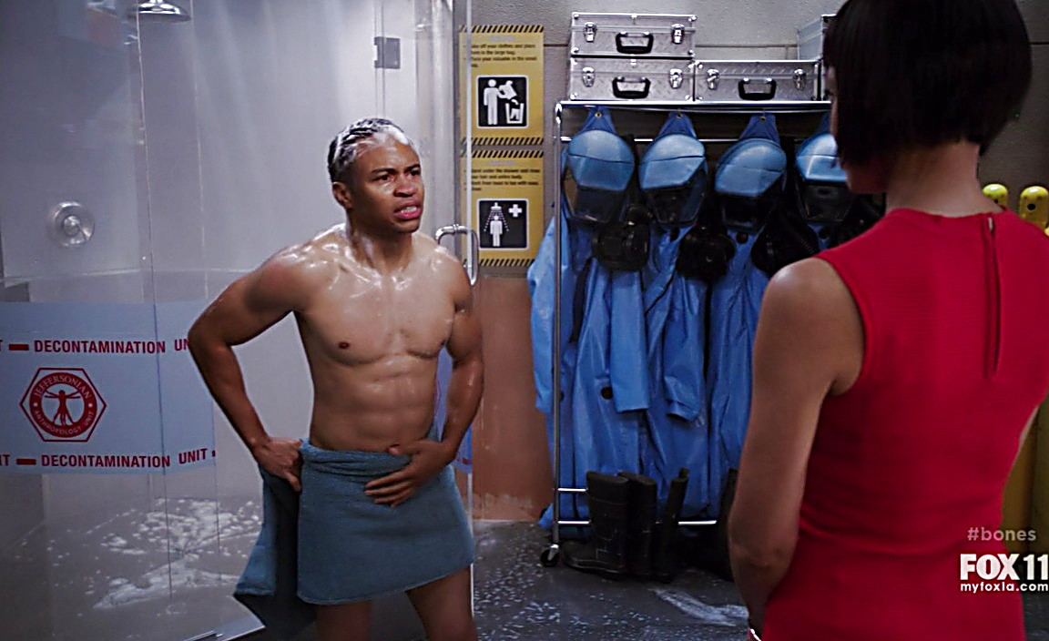 Eugene Byrd sexy shirtless scene January 19, 2014, 9am