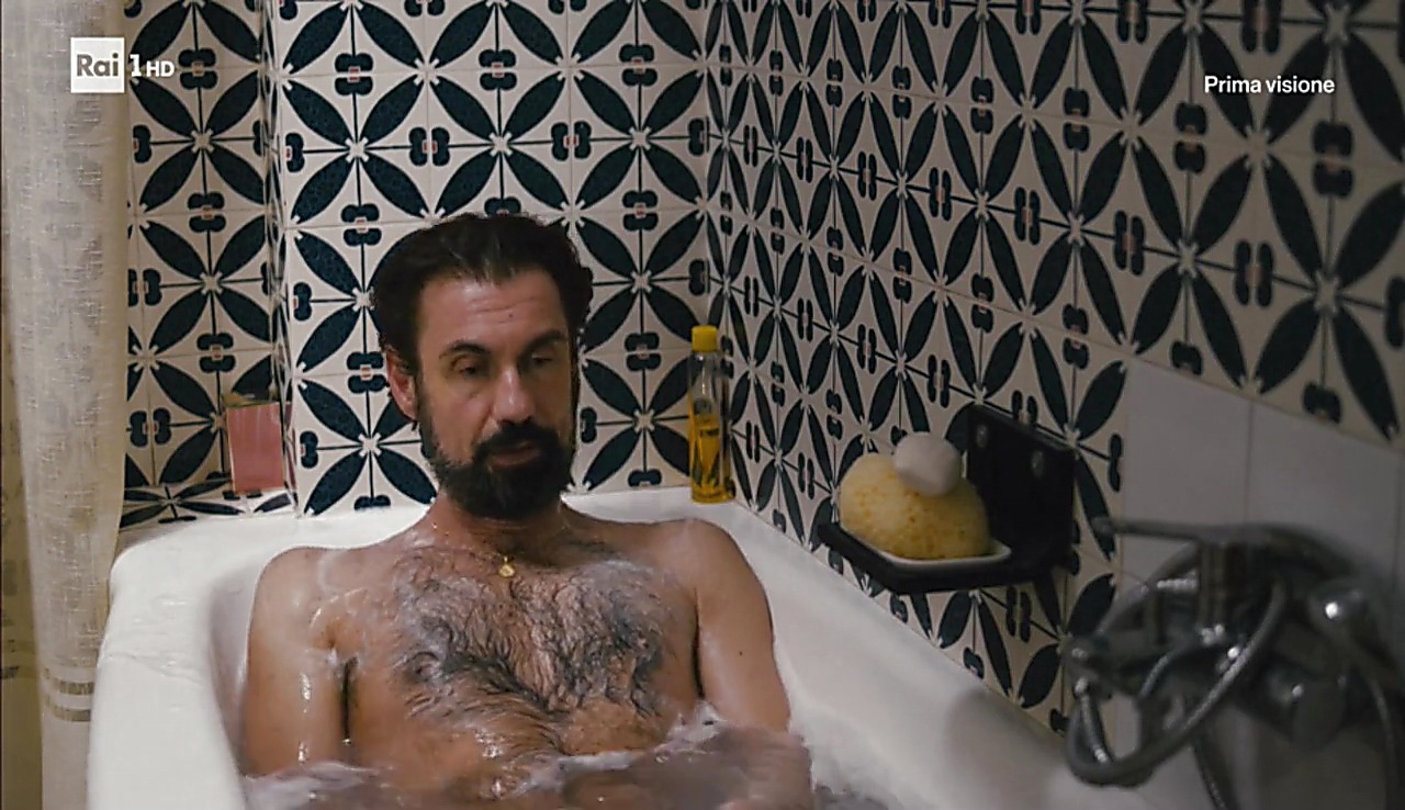 Fabrizio Gifuni sexy shirtless scene May 24, 2018, 1pm