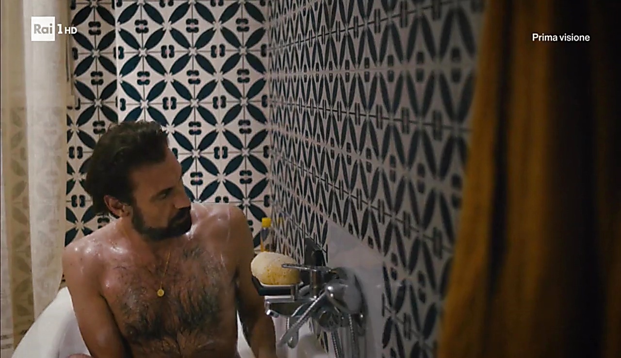 Fabrizio Gifuni sexy shirtless scene May 24, 2018, 1pm