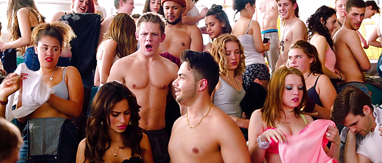 Gizem Emre sexy shirtless scene March 22, 2018, 1pm