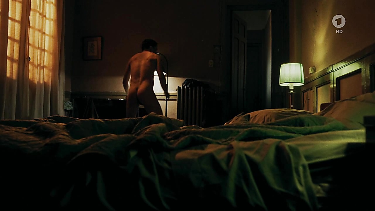 Hanno Koffler sexy shirtless scene November 25, 2019, 1pm