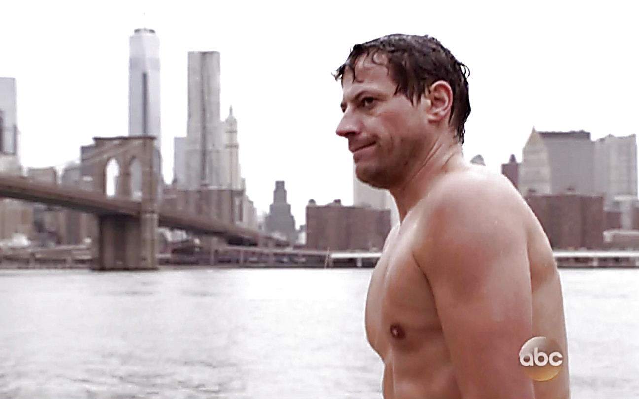 Ioan Gruffudd sexy shirtless scene September 28, 2014, 9pm