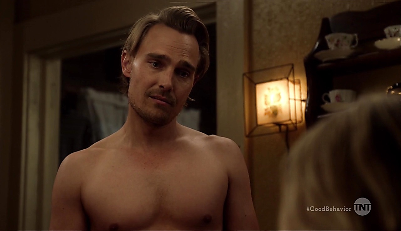Joey Kern sexy shirtless scene October 16, 2017, 4am
