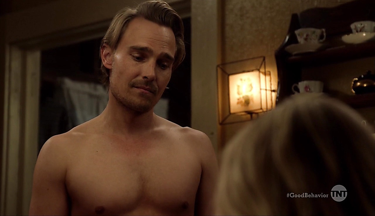 Joey Kern sexy shirtless scene October 16, 2017, 4am