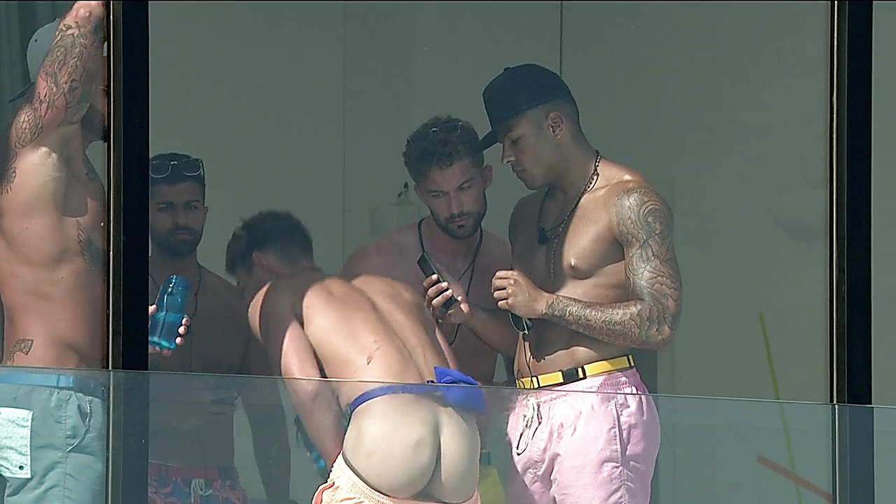 Josh Ritchie sexy shirtless scene March 15, 2019, 12pm