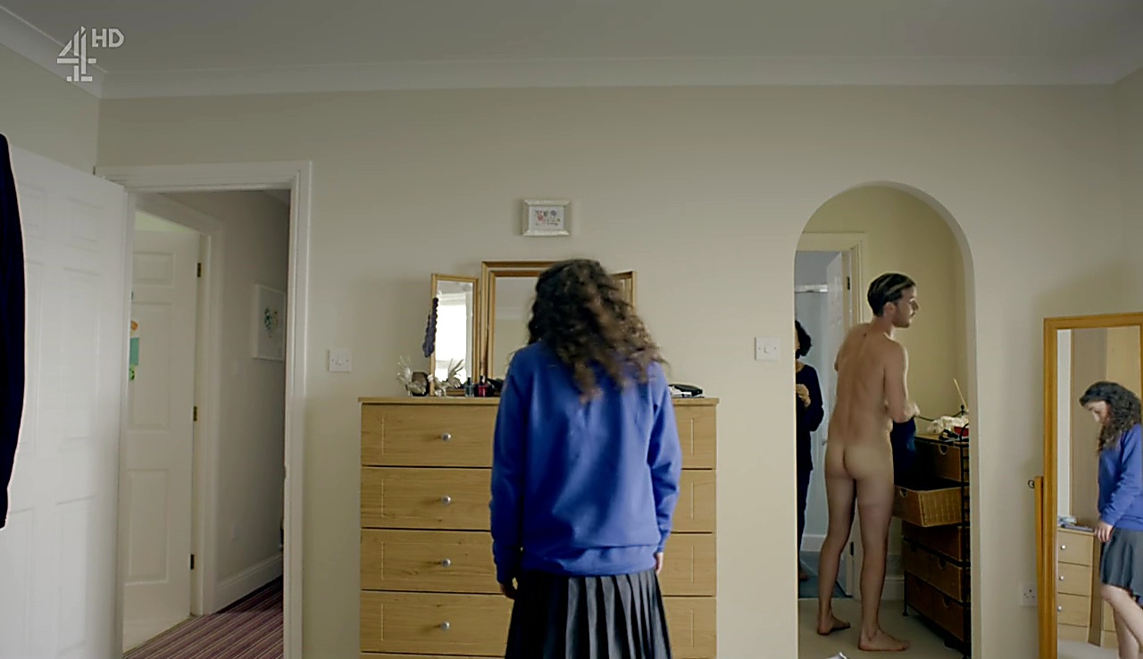 Luke Treadaway sexy shirtless scene November 18, 2017, 1pm