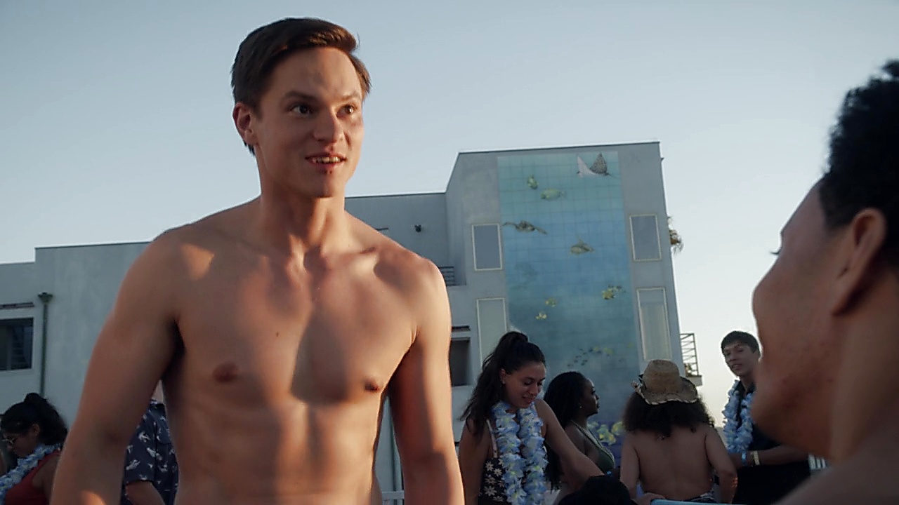 Mark L Young sexy shirtless scene July 20, 2019, 12pm