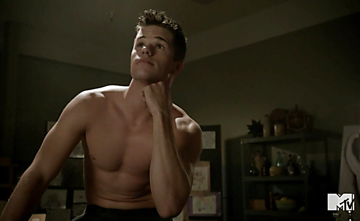 Max Carver sexy shirtless scene February 16, 2014, 7pm