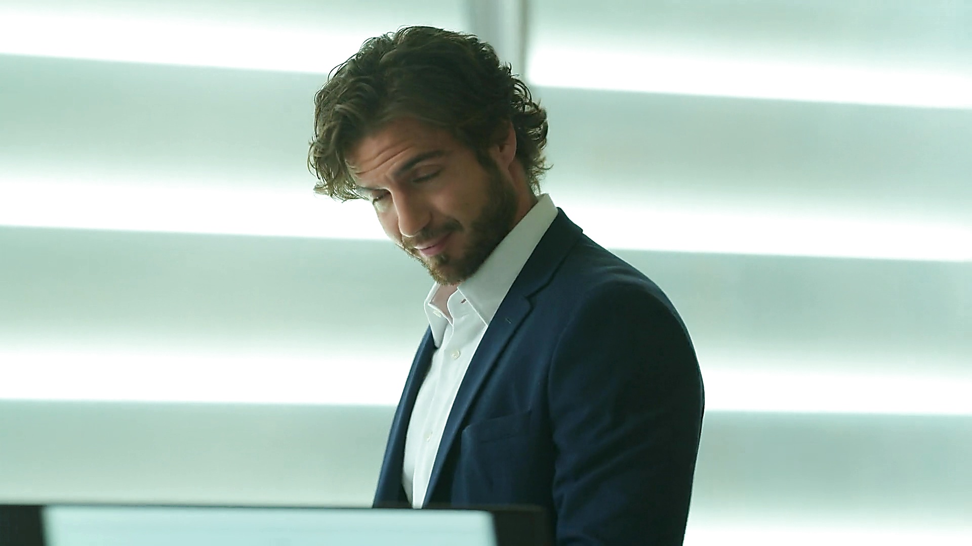 Maxi Iglesias sexy shirtless scene February 17, 2025, 4am