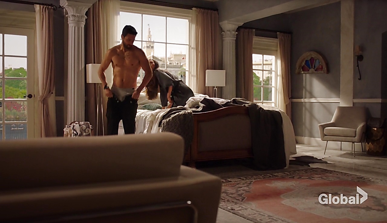 Noah Mills sexy shirtless scene October 31, 2017, 10am
