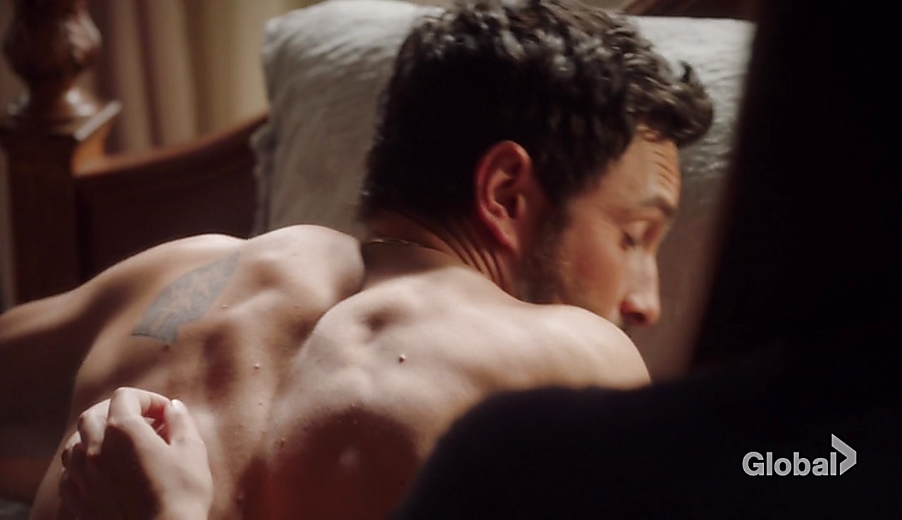 Noah Mills sexy shirtless scene October 31, 2017, 10am