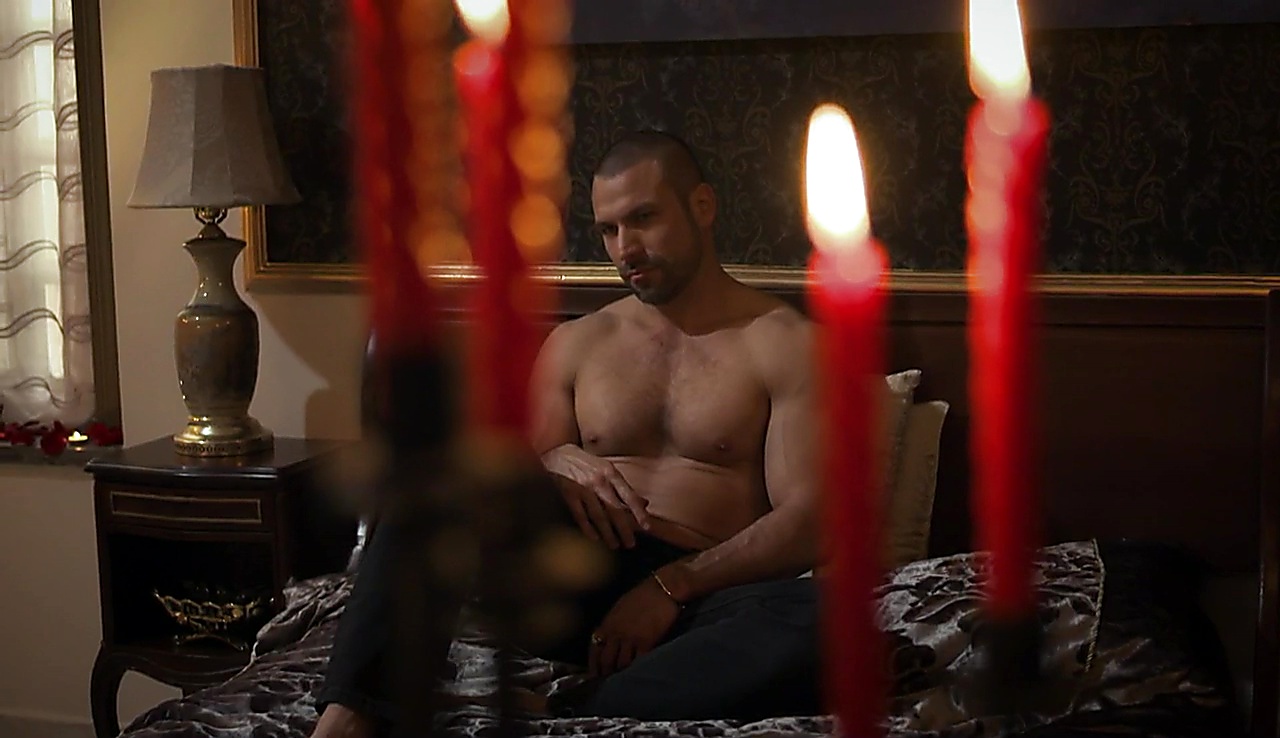 Rafael Amaya sexy shirtless scene October 18, 2017, 12pm