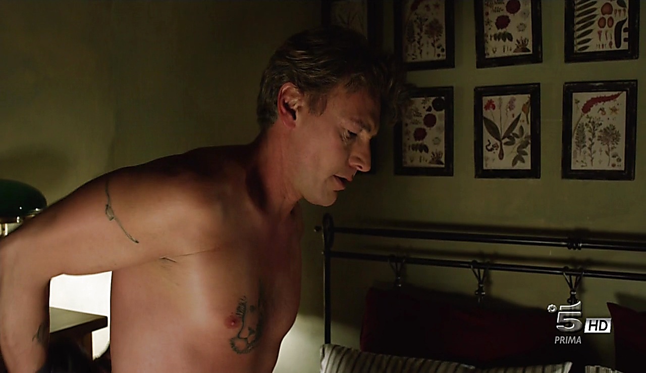 Roberto Farnesi sexy shirtless scene November 18, 2017, 2pm