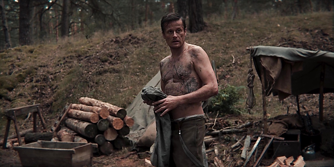 Roman Knizka sexy shirtless scene June 23, 2019, 12pm