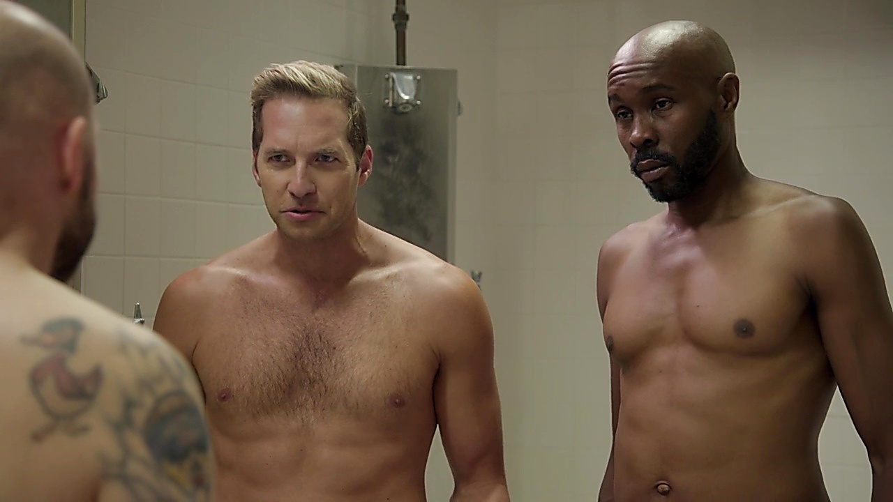 Ryan Hansen sexy shirtless scene February 3, 2019, 12pm