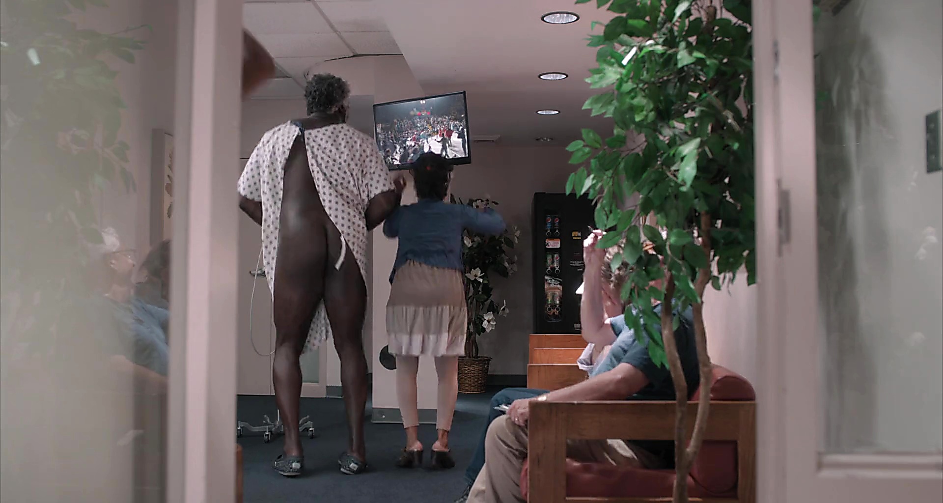 Shaquille O Neal sexy shirtless scene February 19, 2025, 2am