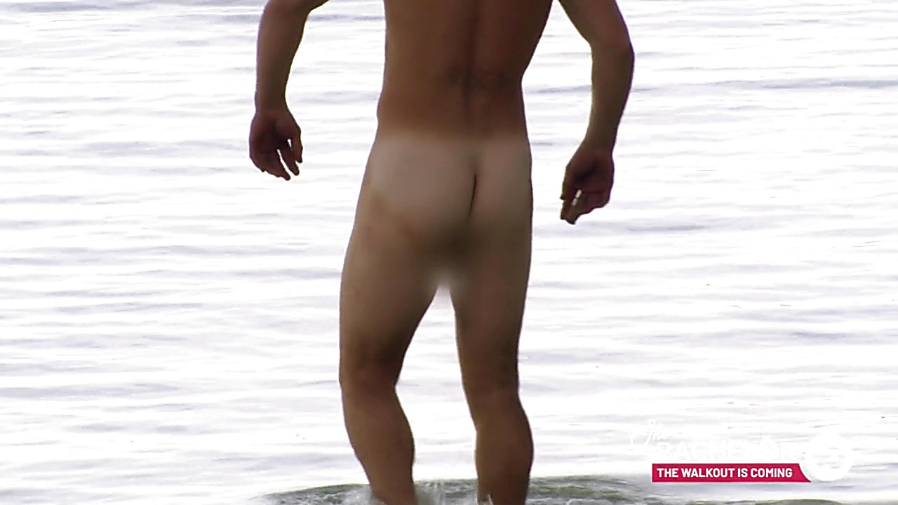 Shaun Hampson sexy shirtless scene August 15, 2019, 1pm