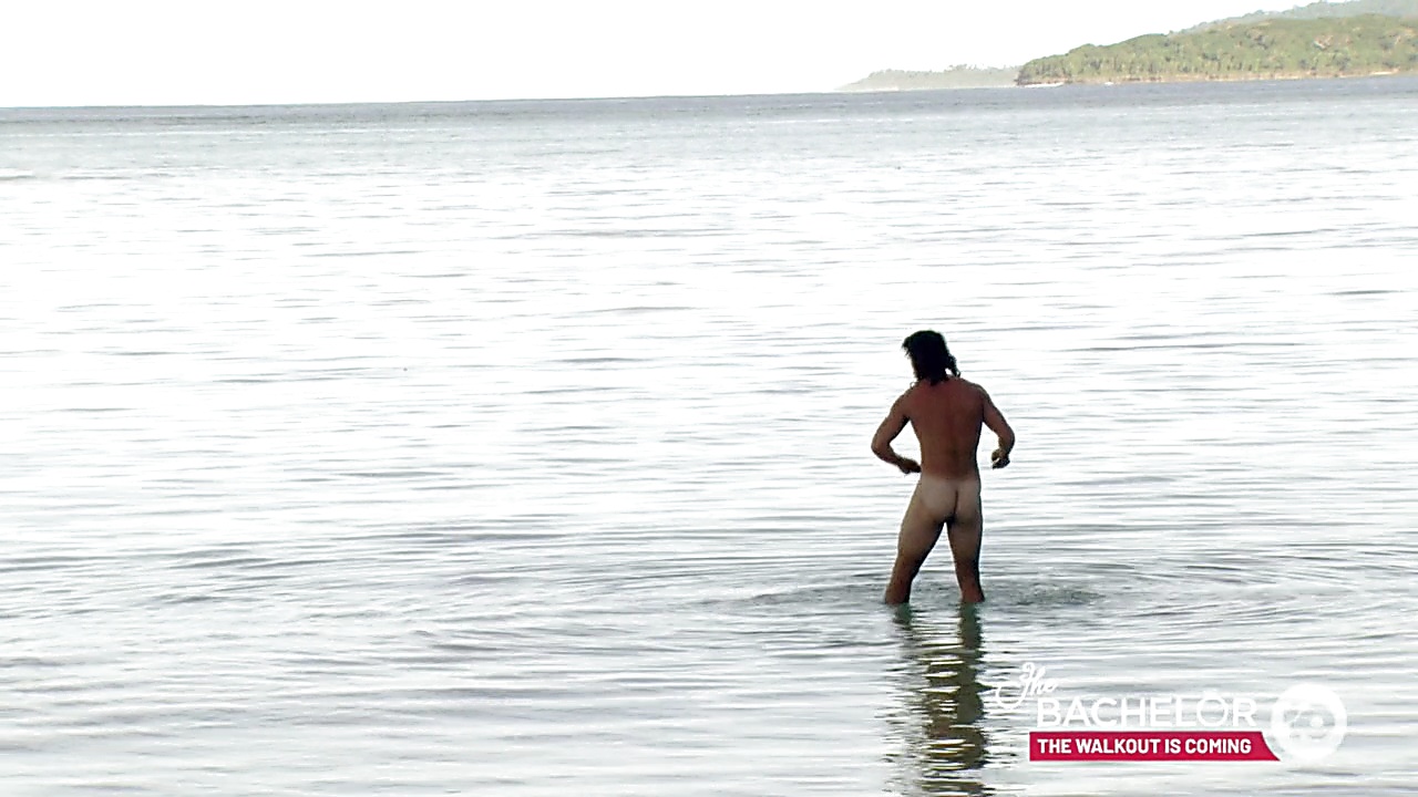 Shaun Hampson sexy shirtless scene August 15, 2019, 1pm