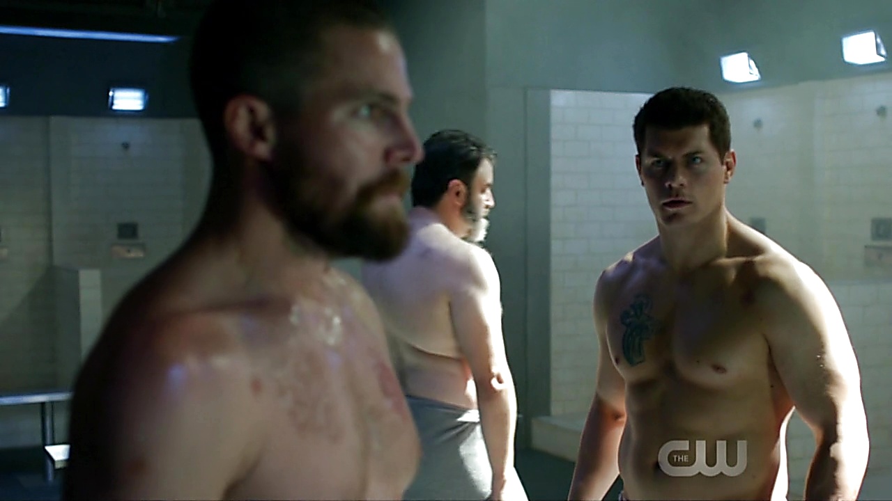 Stephen Amell sexy shirtless scene October 16, 2018, 10am