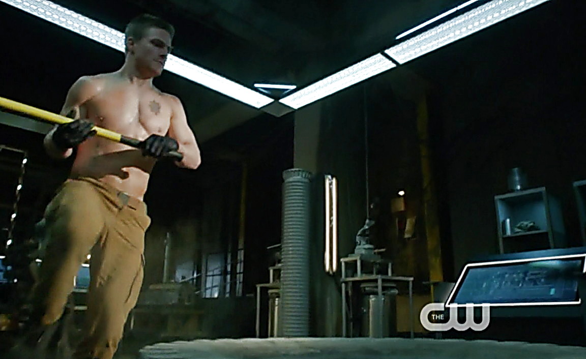 Stephen Amell sexy shirtless scene February 6, 2014, 1am