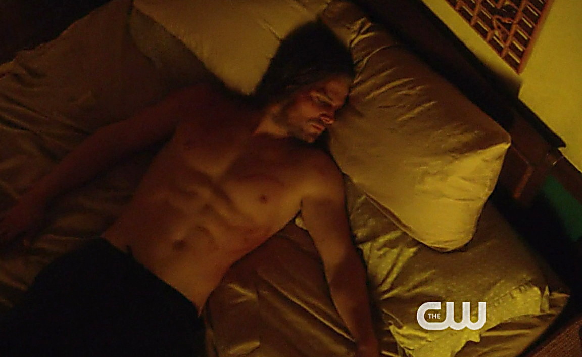 Stephen Amell sexy shirtless scene May 15, 2014, 3pm