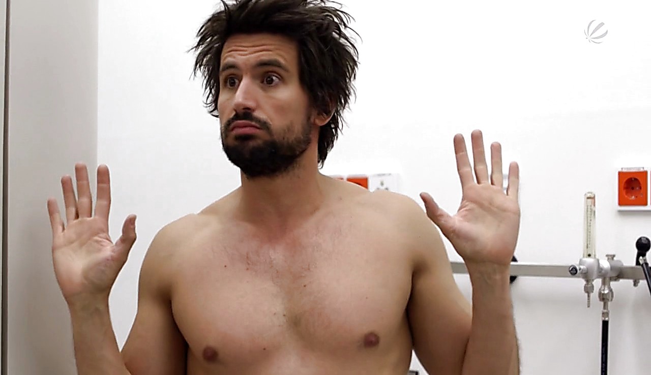 Tom Beck sexy shirtless scene February 10, 2017, 11am