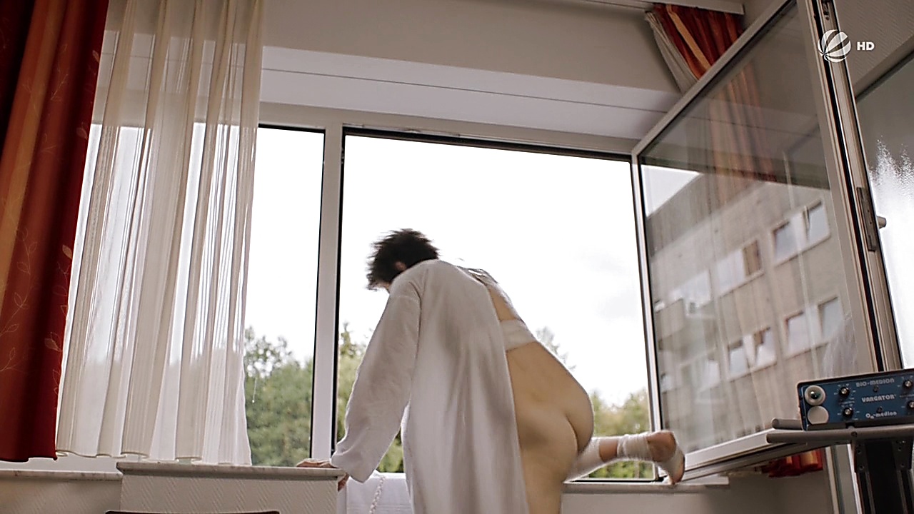 Tom Beck sexy shirtless scene January 16, 2019, 6am