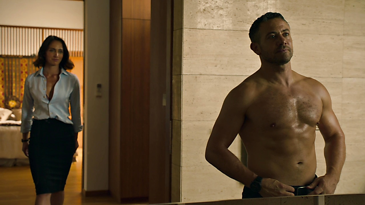 Warren Brown sexy shirtless scene March 16, 2019, 4pm